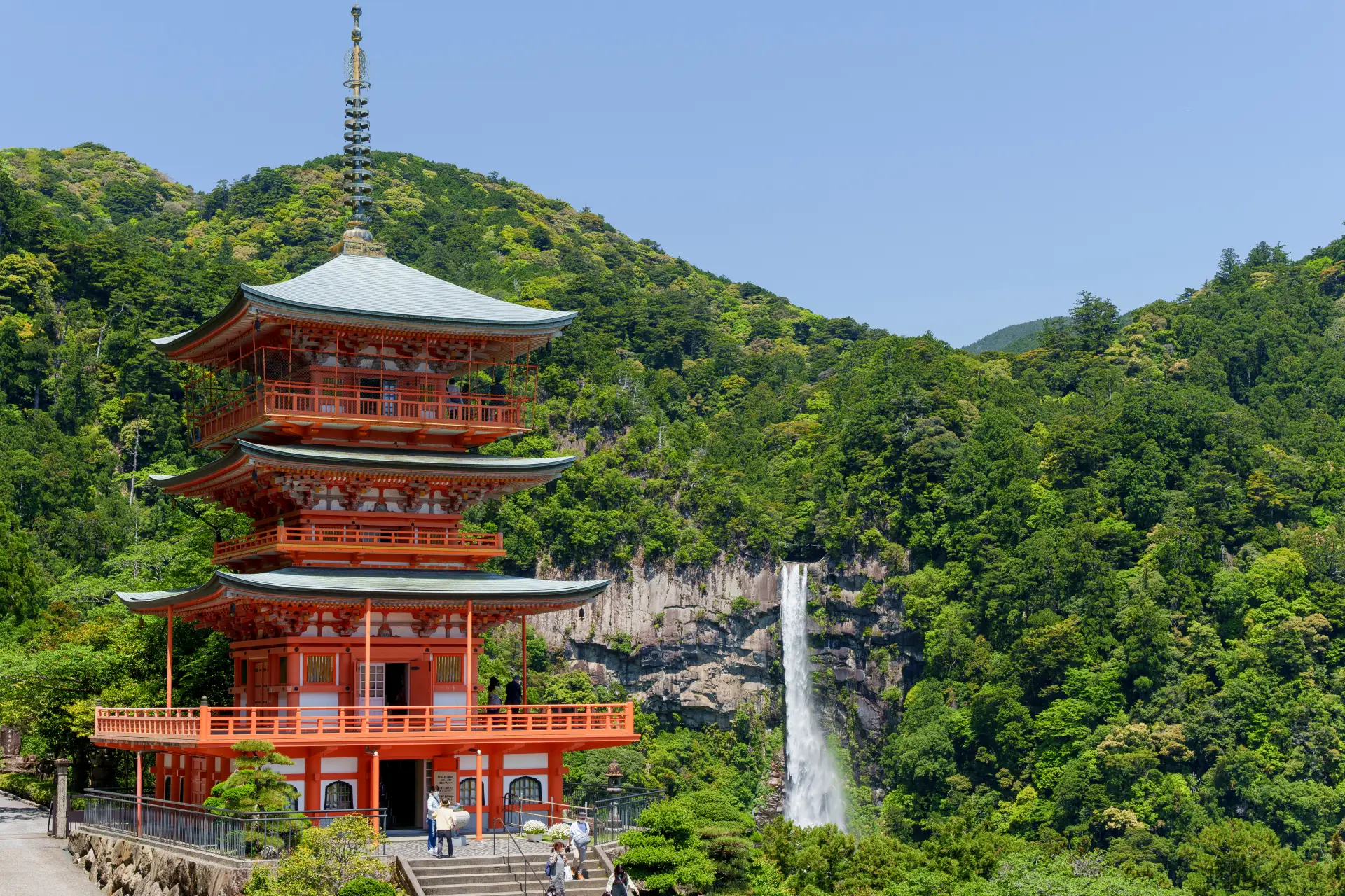 A Trip to Nachi Falls and Kumano Nachi Grand Shrine